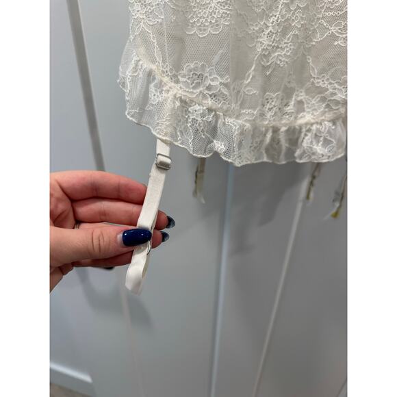 Victorias Secret White Lingerie Lace Garter Slip Bridal NWT M - Picture 7 of 7